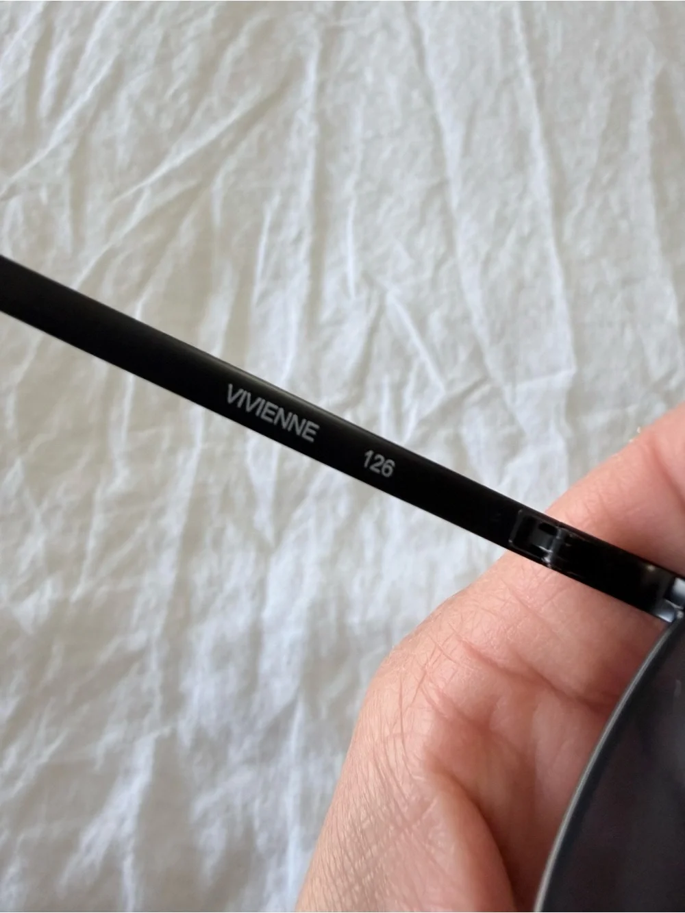 Quay Australia | Vivienne Large Aviator Sunglasses Black | With Case